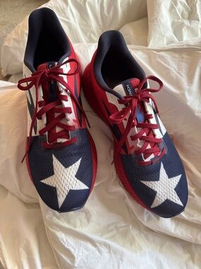 Brooks Men’s Red White and Navy TX Star Running Sneakers Sz 8.5
Worn once